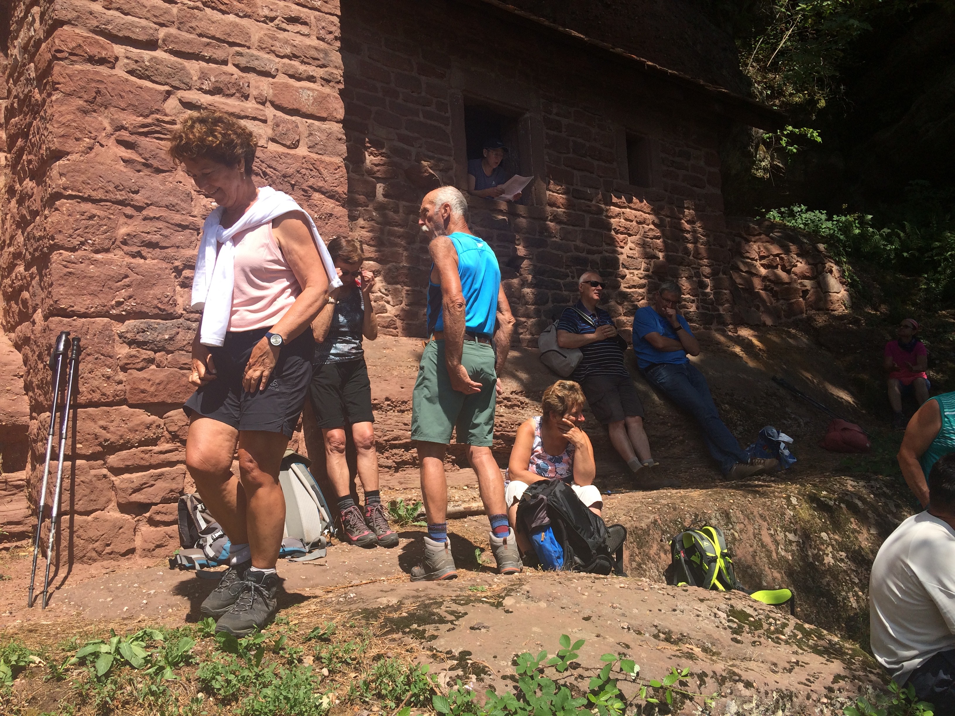 ...aux maisons troglodytiques à HELLERT