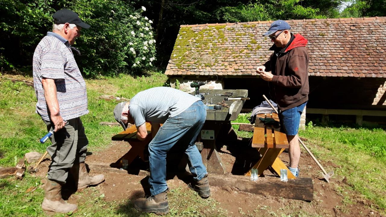 Deux nouveaux bancs au lavoir du Brunnenthal