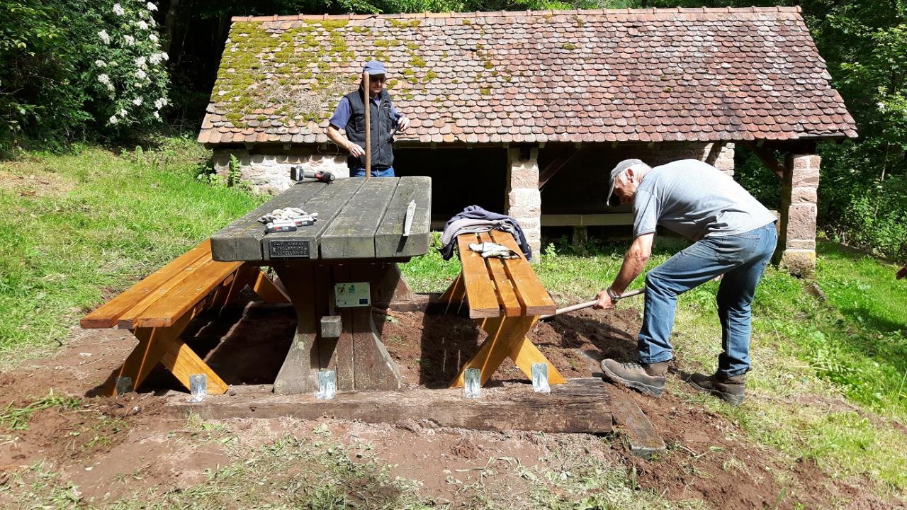 Deux nouveaux bancs au lavoir du Brunnenthal