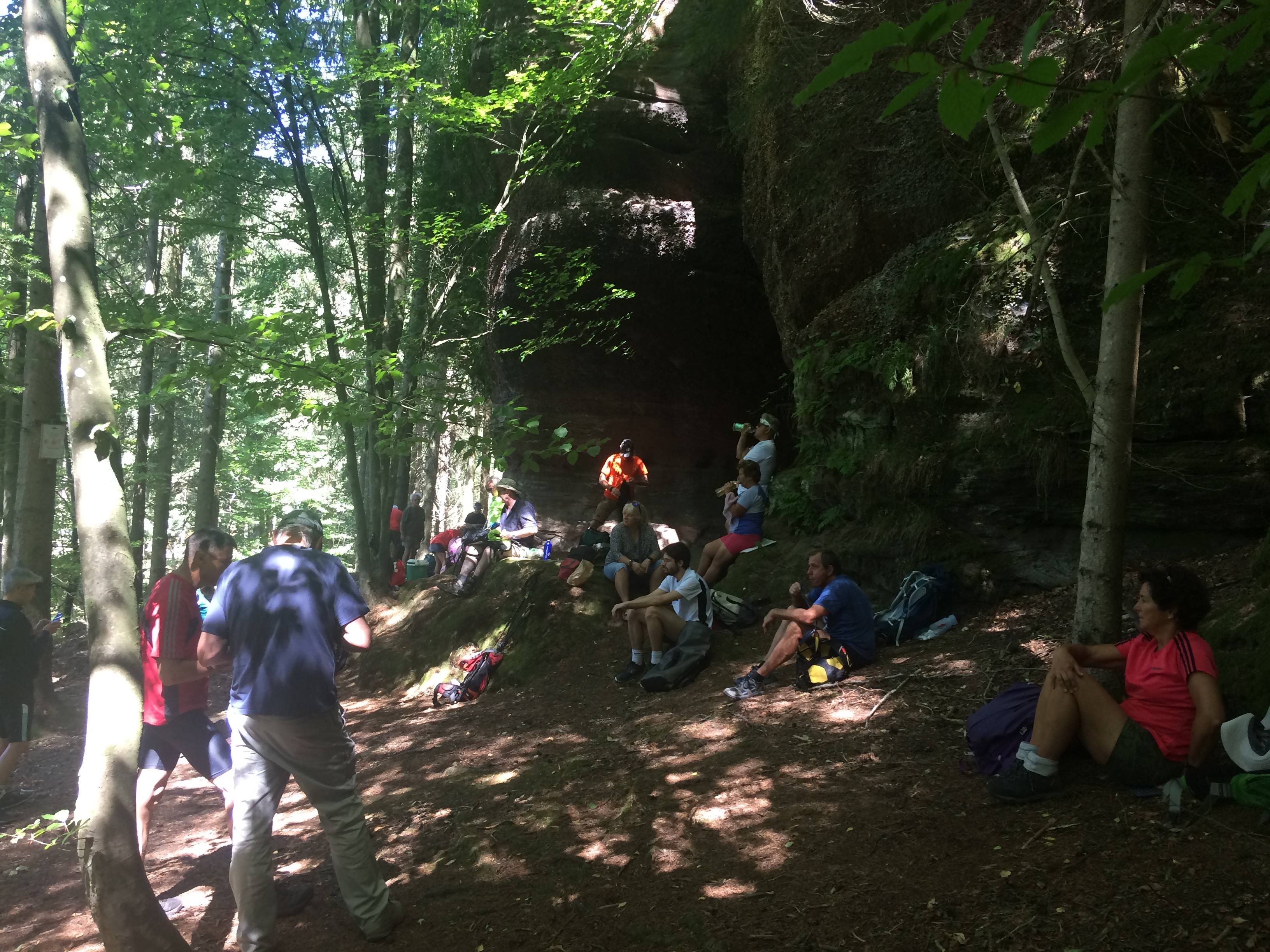Casse-croûte à la Grotte du Hussard