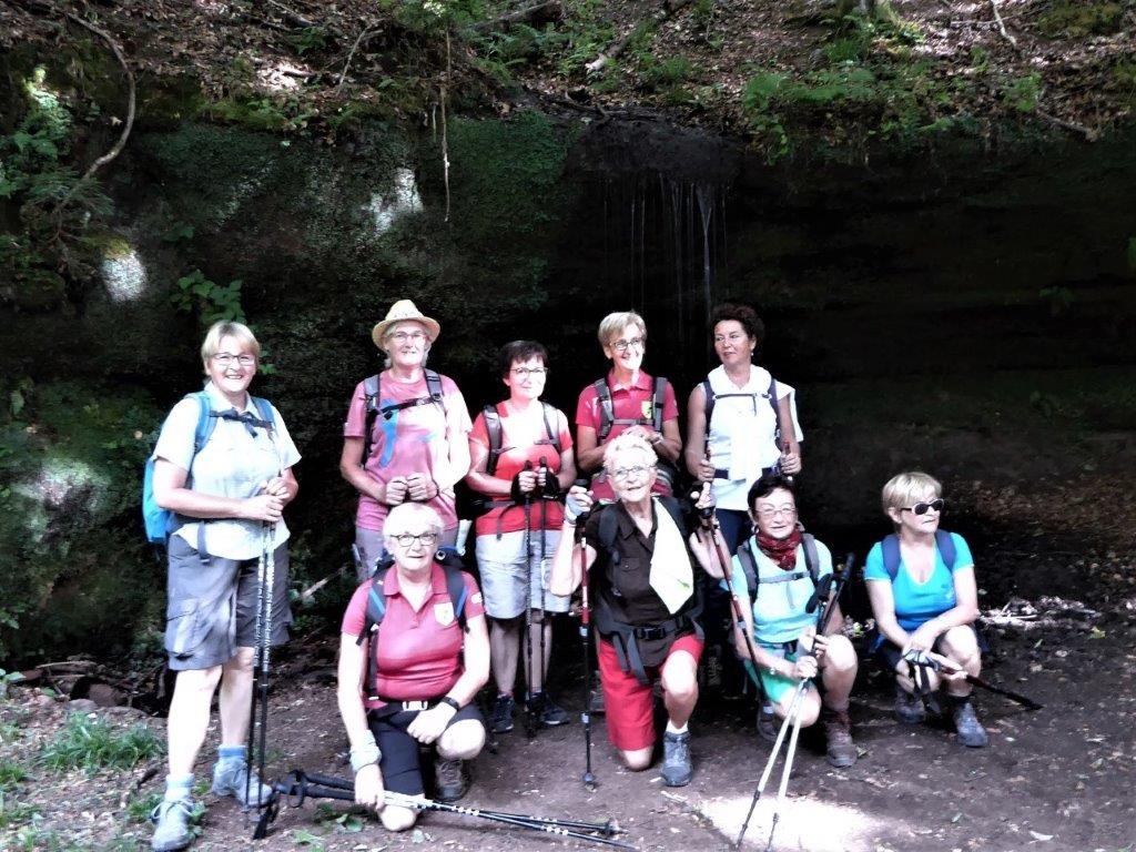 Dames à la cascade