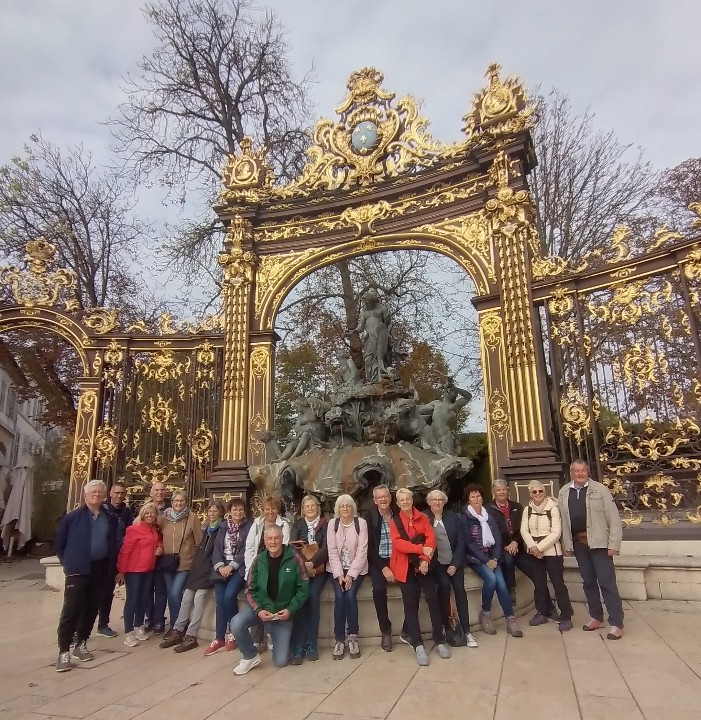 Le groupe devant la Fontaine Amphitrite et Neptune (Guide: Dominique)