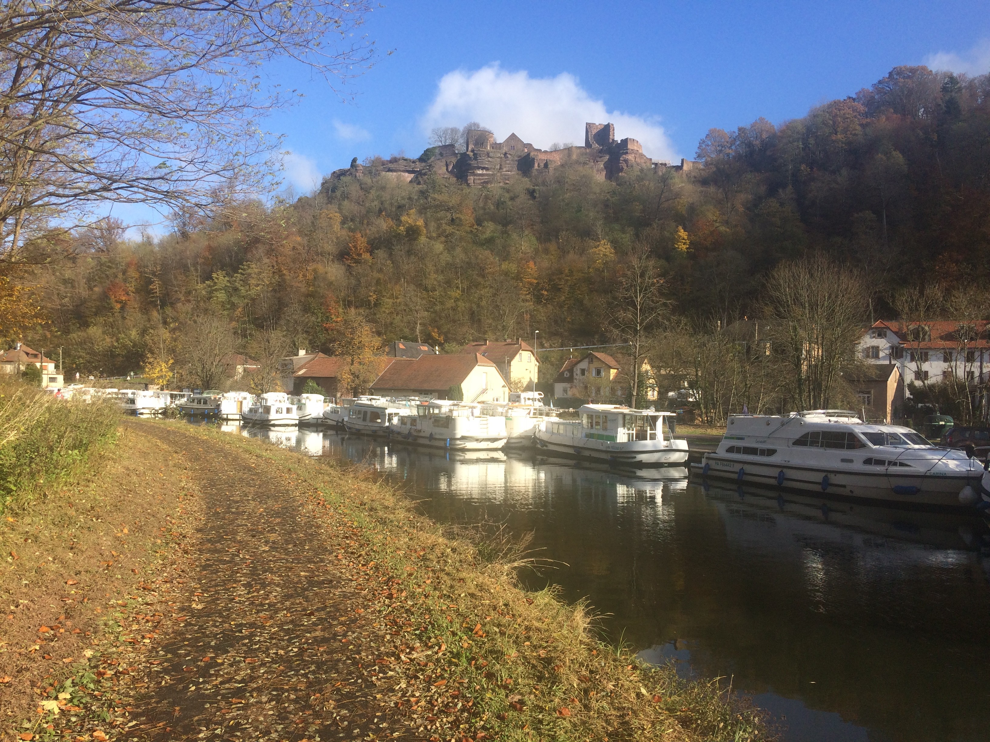 Le château de Lutzelbourg et le canal