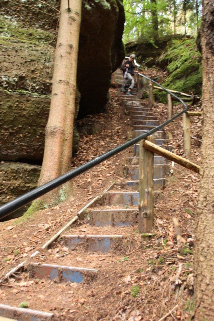 Escalier entre les rochers