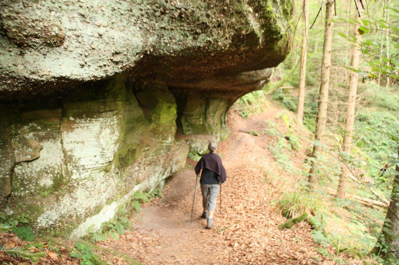 Passage sous les rochers