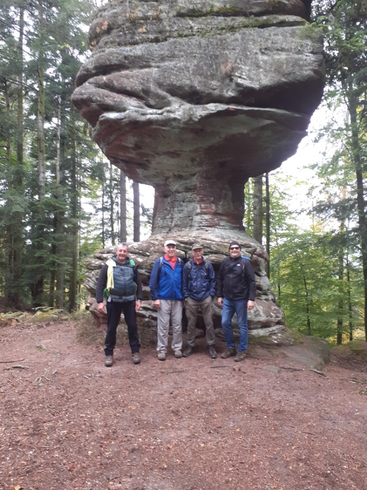 Les hommes au rocher du calice