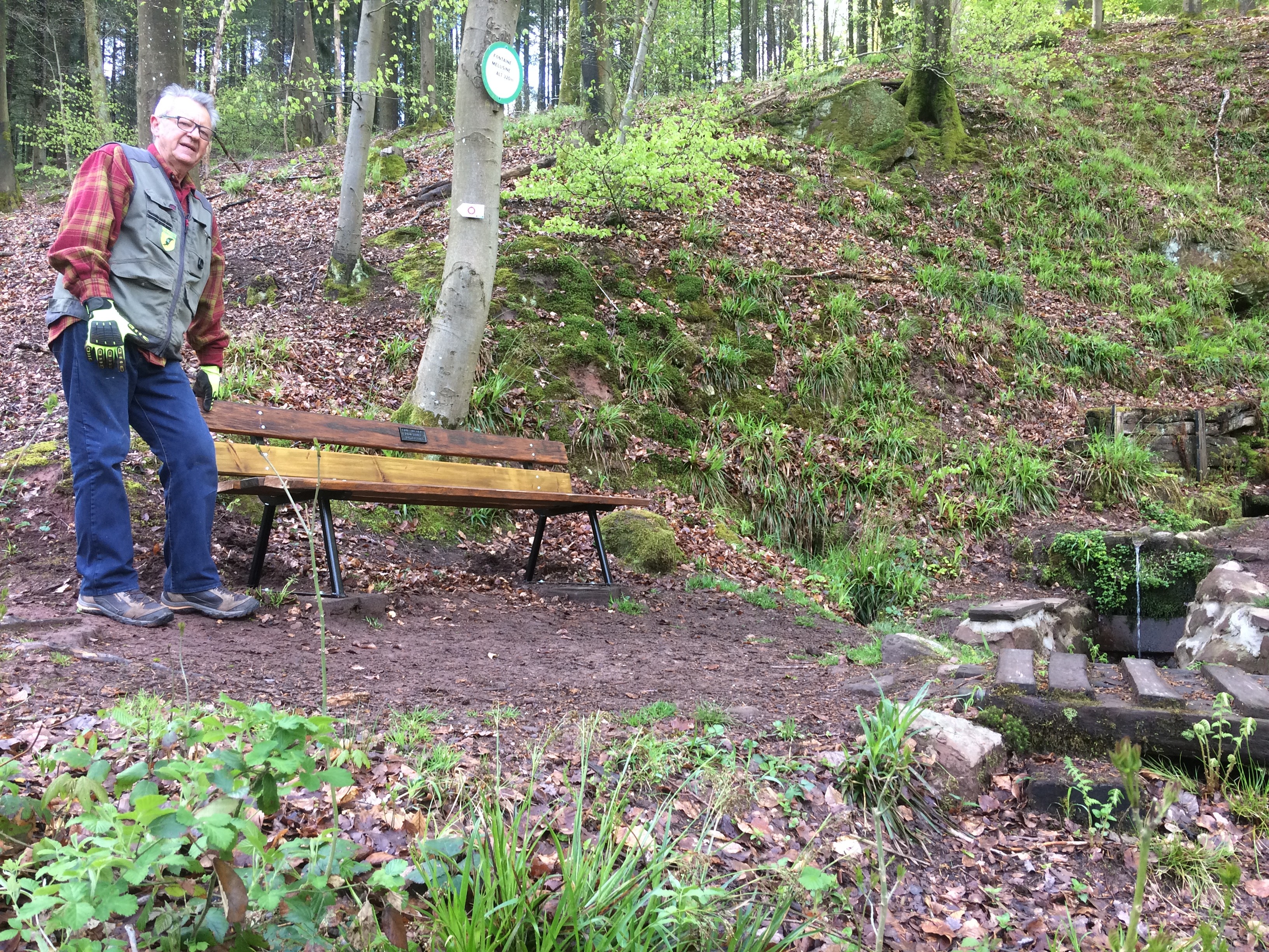 Nouveau banc à la Fontaine Mélusine