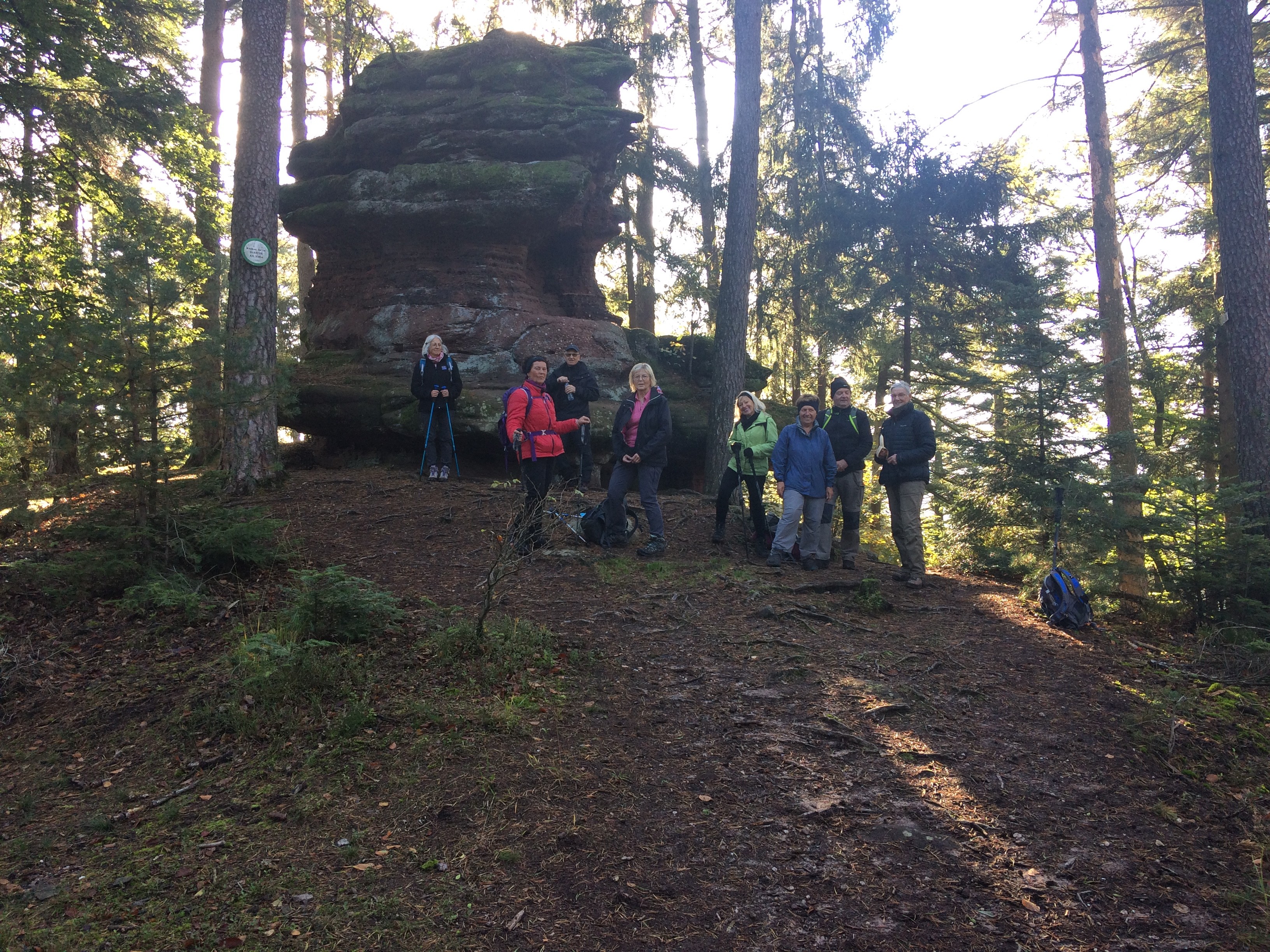 Odile et son groupe au rocher de la guérite à la petite pierre