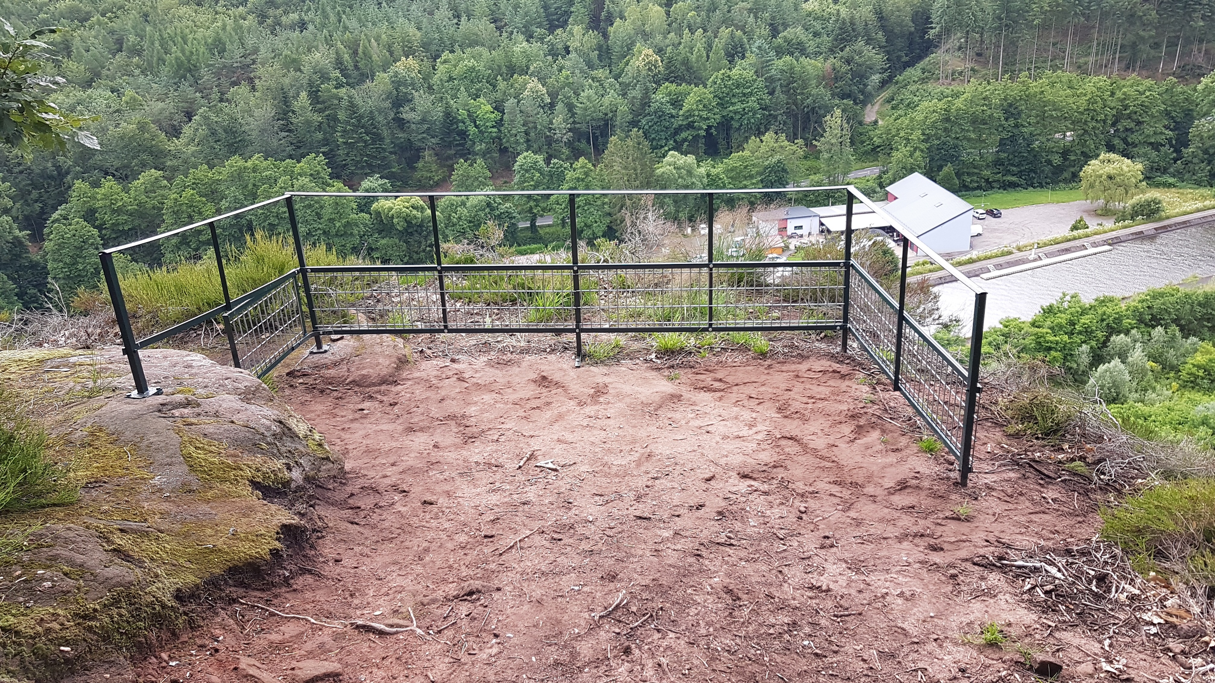 On sécurise le  rocher du corbeau à Henridorff