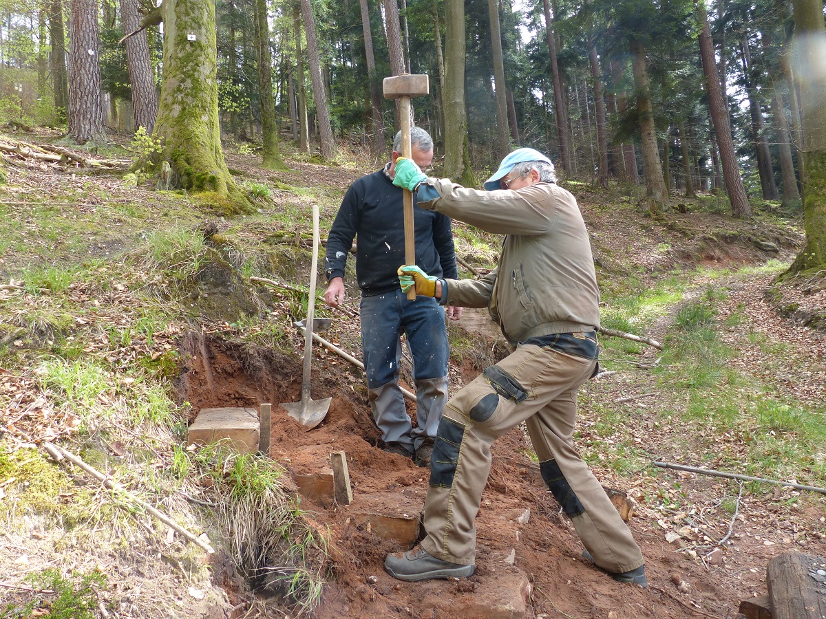 Mise en place de marches dans la descente du Grundthal