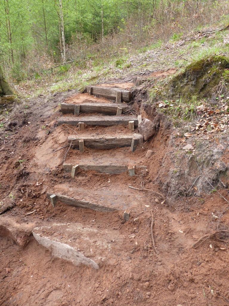 Mise en place de marches dans la descente du Grundthal