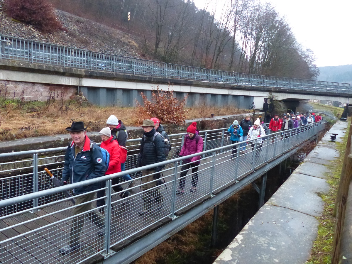 Passerelle dans l'ancien canal