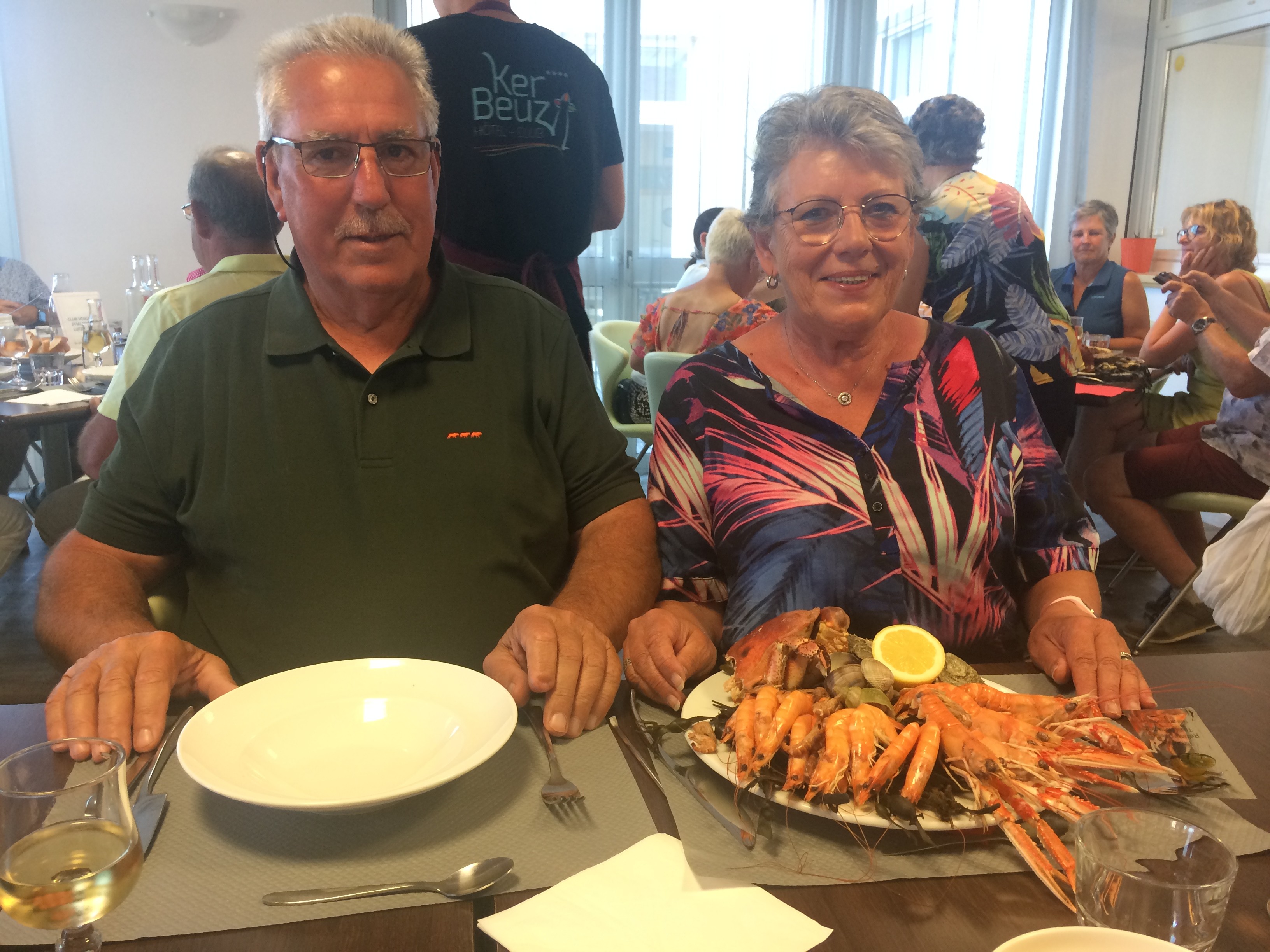 Qui dit Bretagne dit plateau fruits de mer. Bonne dégustation Marie Rose et André
