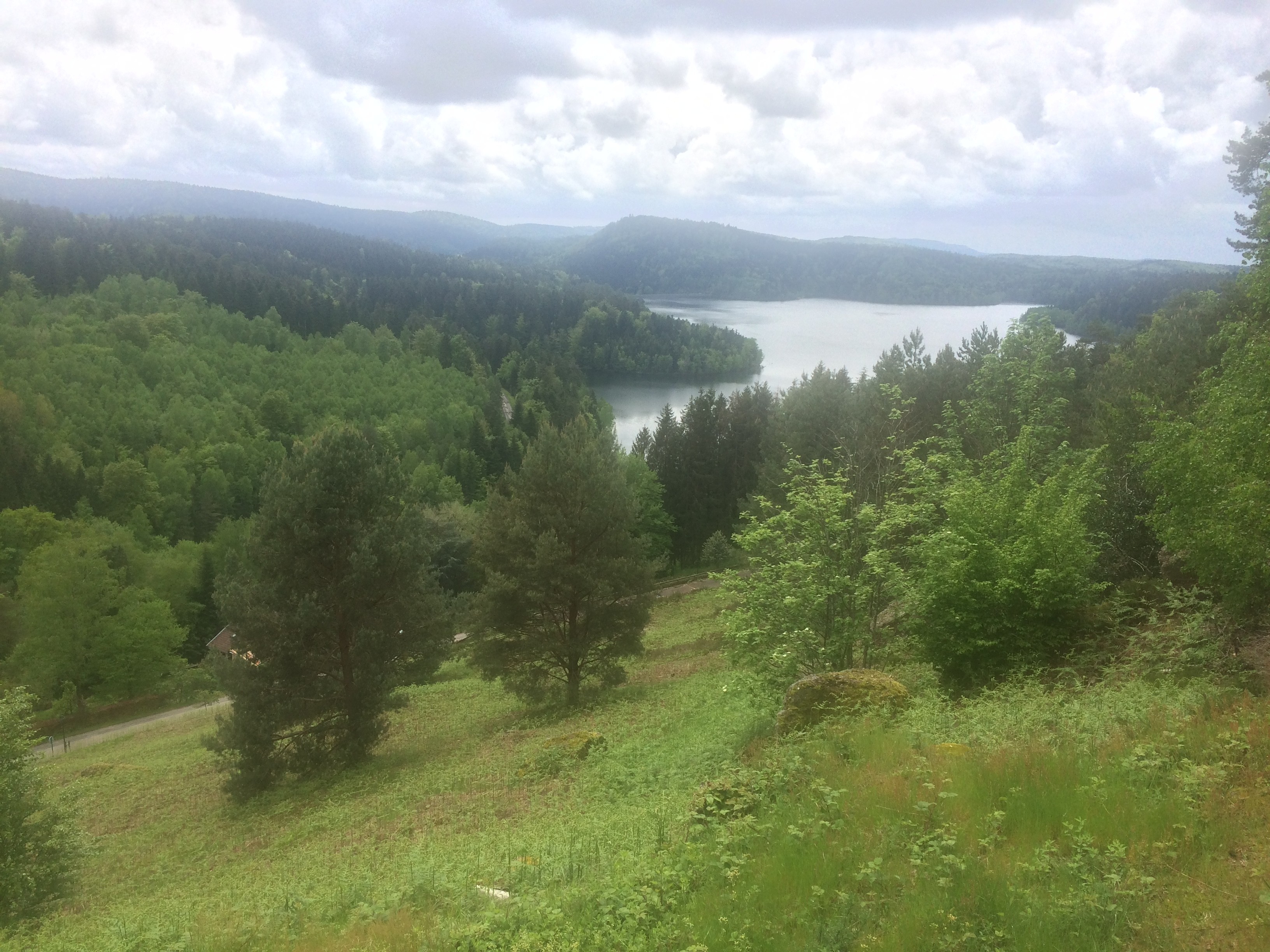Vue panoramique sur le lac de Pierre Percée