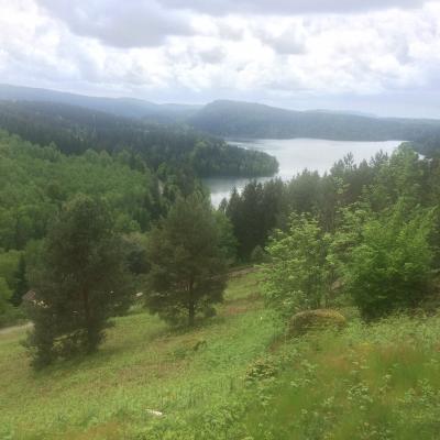 Vue panoramique sur le lac de Pierre Percée